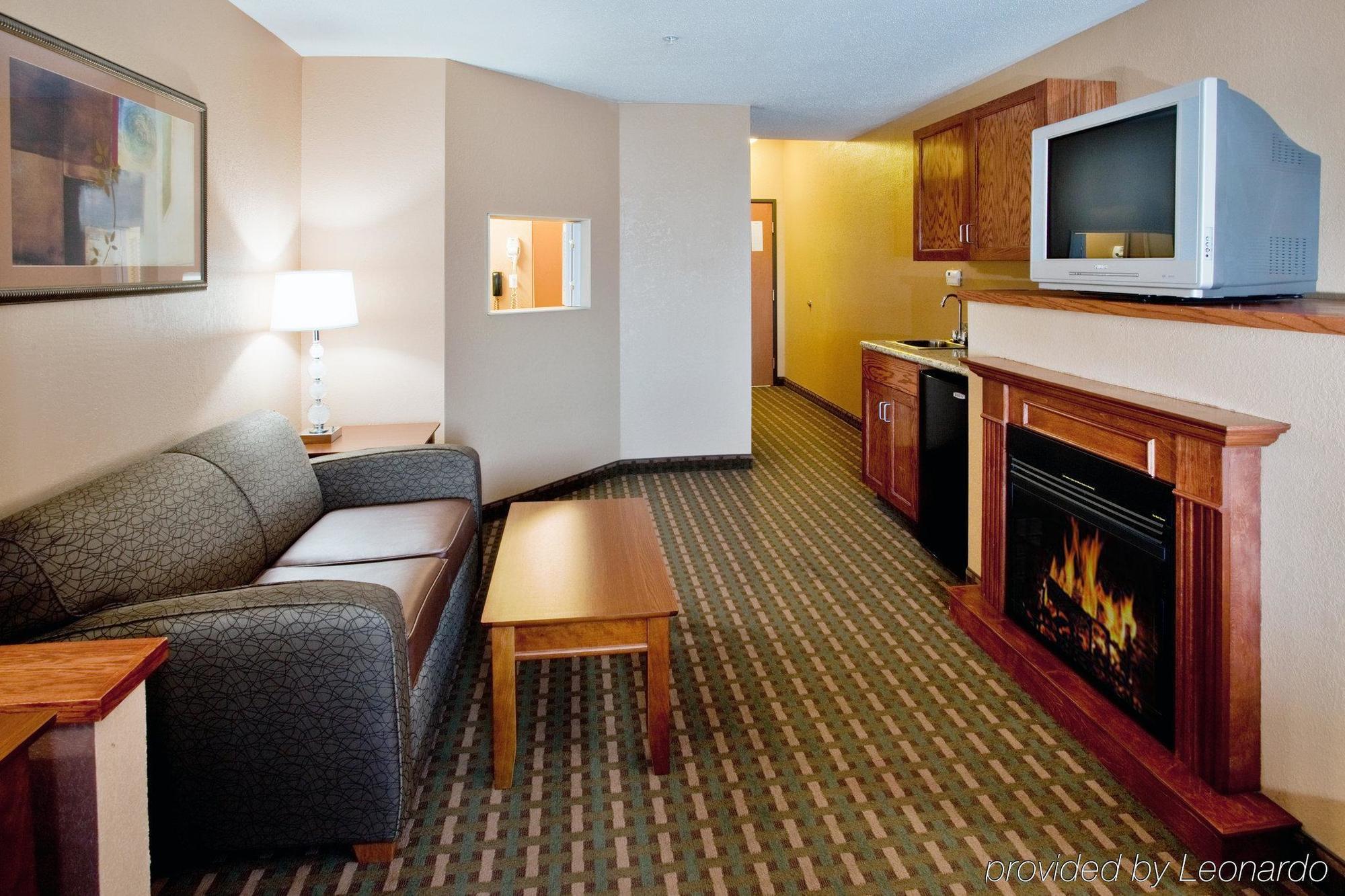 Holiday Inn Express Hotel & Suites Suffolk, An Ihg Hotel Room photo