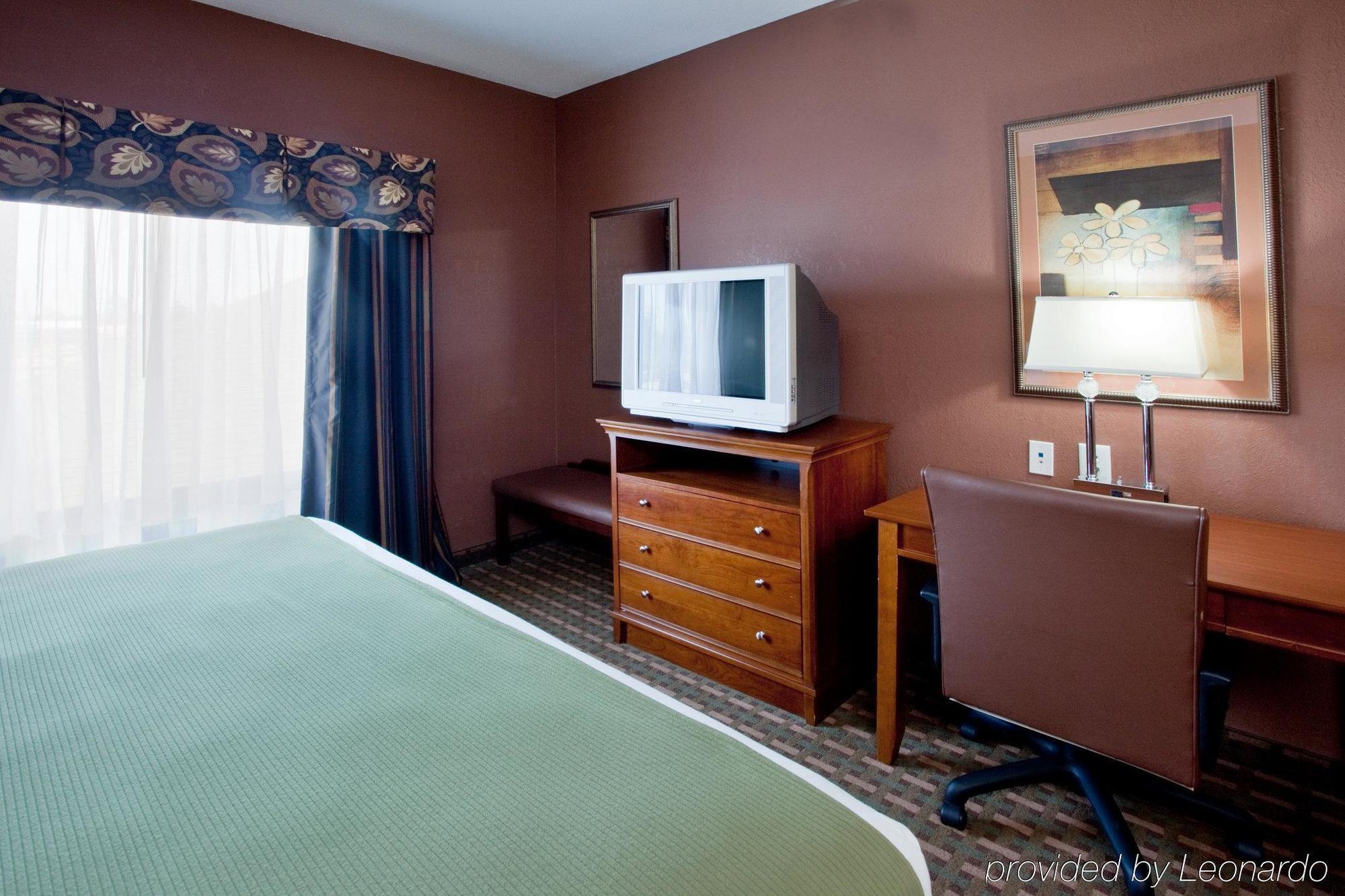 Holiday Inn Express Hotel & Suites Suffolk, An Ihg Hotel Room photo